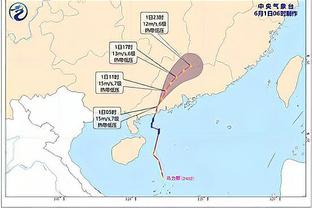 近距离接触！球迷实拍C罗在行李区等行李